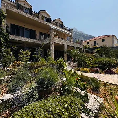 Apartment Denis Makarska