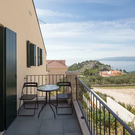 Apartment Denis Makarska